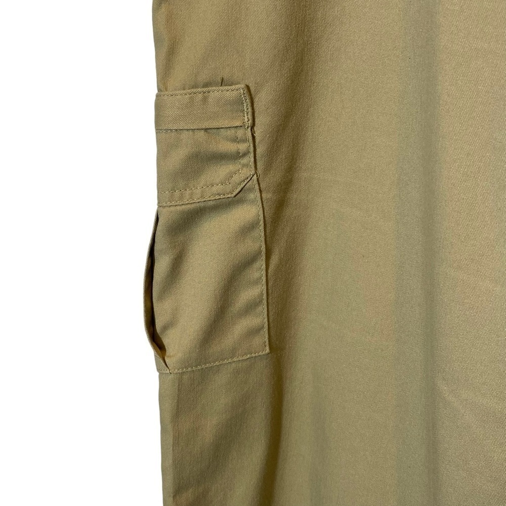 Dickies Women's plus size 18 Sand color Premium Relaxed Straight Cargo Pants - Picture 5 of 10